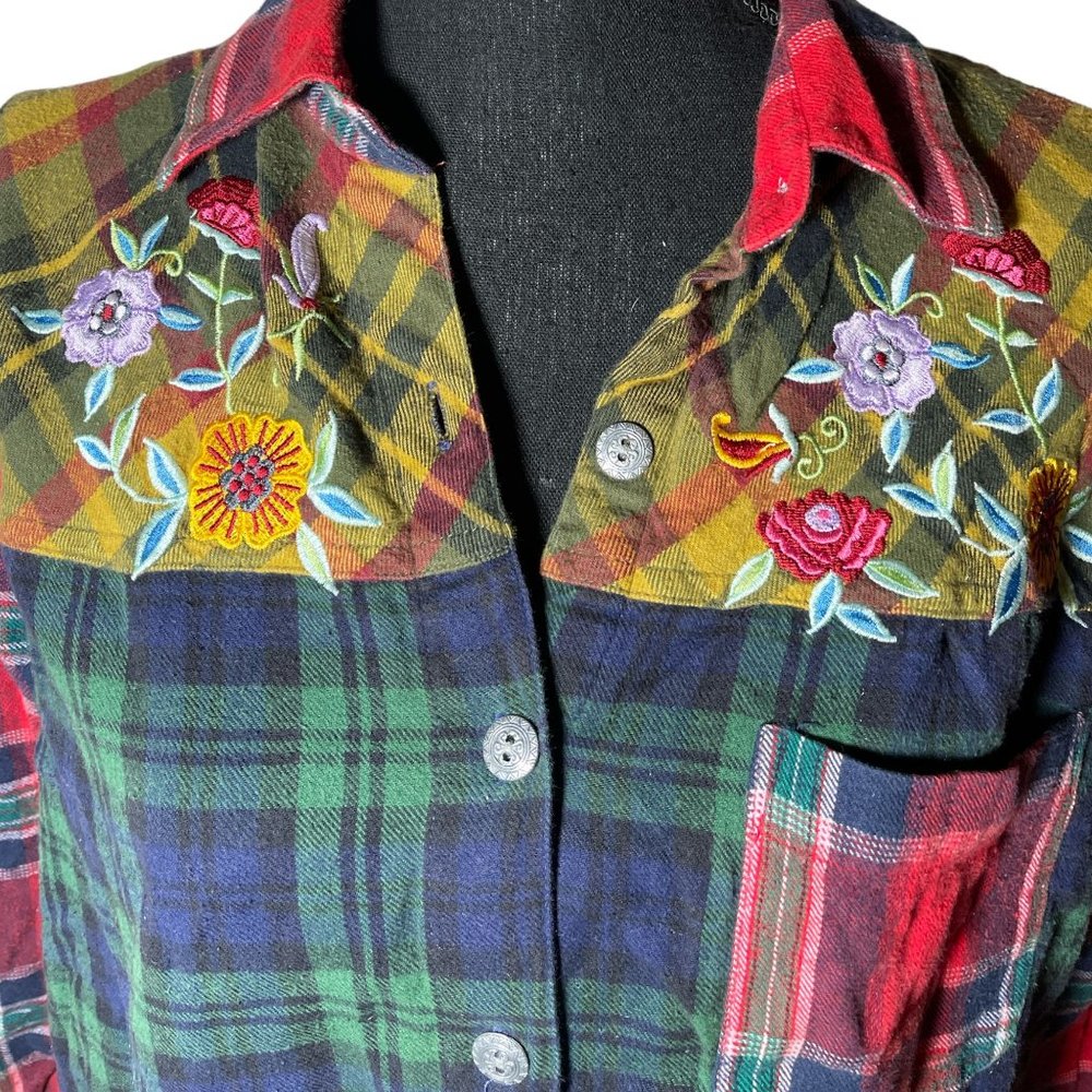 Blair Plaid floral Embroidered Top Medium - Picture 4 of 5